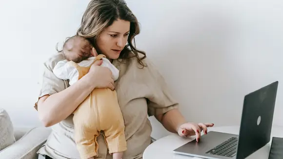 Die BKK GILDEMEISTER SEIDENSTICKER unterstützt mit der digitalen Hebammenberatung Kinderheldin