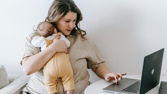 Die BKK GILDEMEISTER SEIDENSTICKER unterstützt mit der digitalen Hebammenberatung Kinderheldin