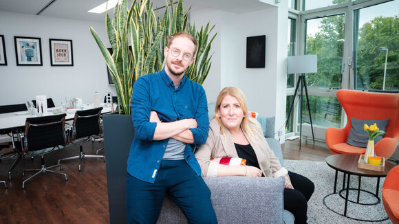 Topher Batchelor und Yvonne Cramer