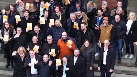 Dr. Achim Pothmann mit Mitarbeitenden der Schumann Prüf GmbH und Schumann Sachverständige