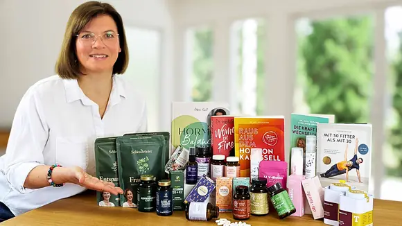 Frau mit Produktsortiment