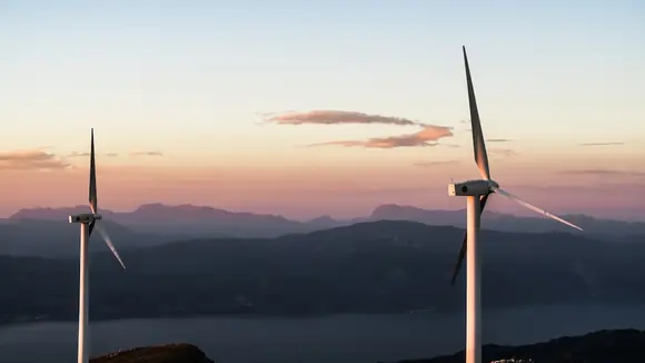 Windräder in den Bergen