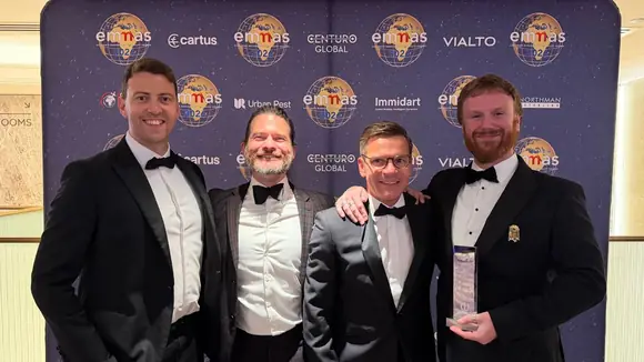 Tom Crosby, Brock Dale, Frank Jura und Nathan Clarke von WorkFlex mit dem EMMA Award 2026