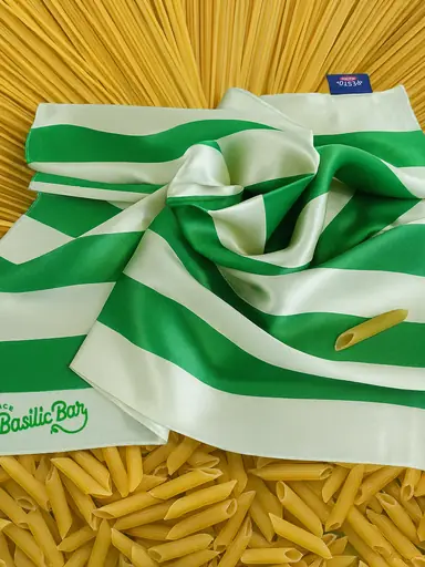 Barilla Halstuch aus Satin Seide grün beige auf Nudeln dekoriert